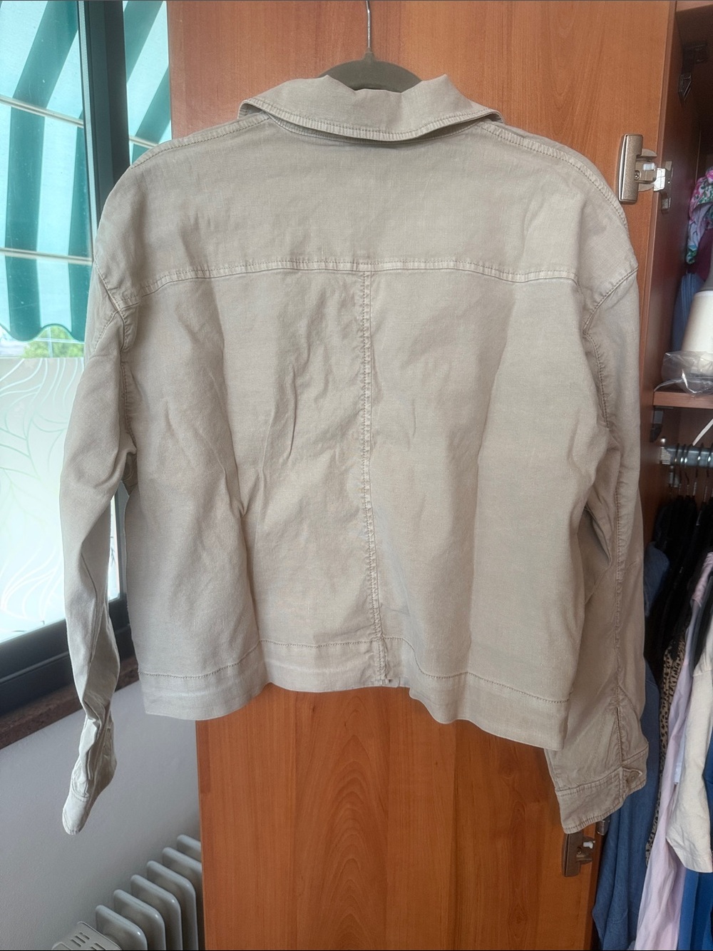 Evereve Boxy Cropped Utility Jacket in Light Taupe - Picture 3 of 3